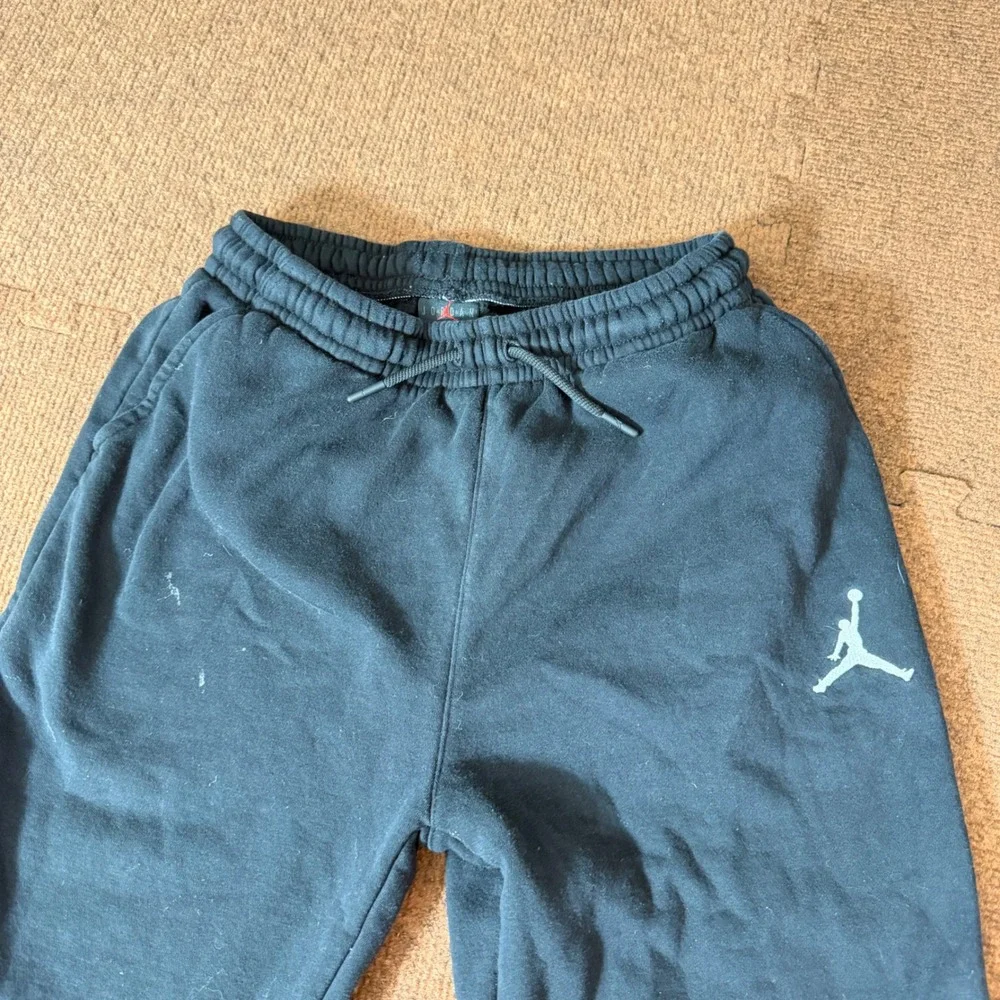 Jordan Boys Black Sweatpants Jumpman Logo Fleece Joggers XL 13-15 Years gym fit‎